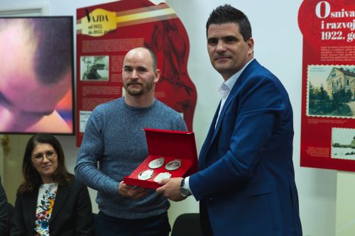 Pivac poslovnica na rivi u Veloj Luci dobila novo ruho