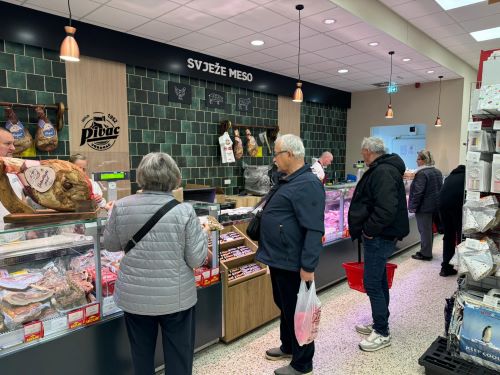 Renovirana i proširena PPK market-mesnica otvorila vrata kupcima