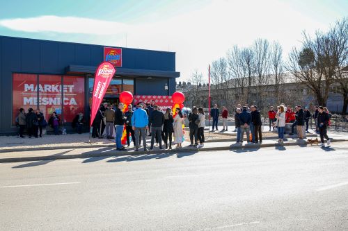 ​Mesna industrija Braća Pivac otvorila svoju veliku trgovinu u Gračacu [Klikni i povuci za pomicanje] ​